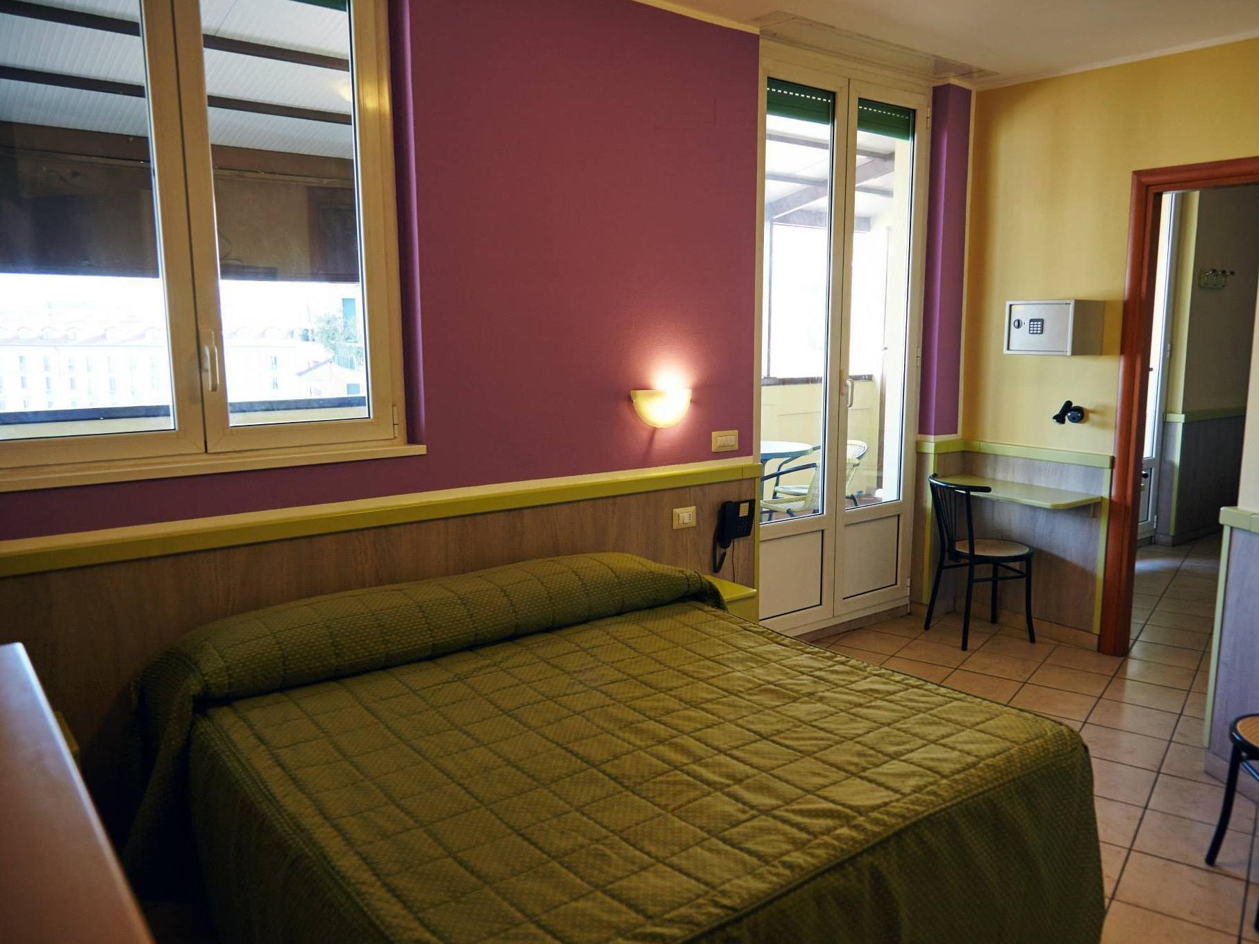 Hotel Arco Romana Милано Екстериор снимка