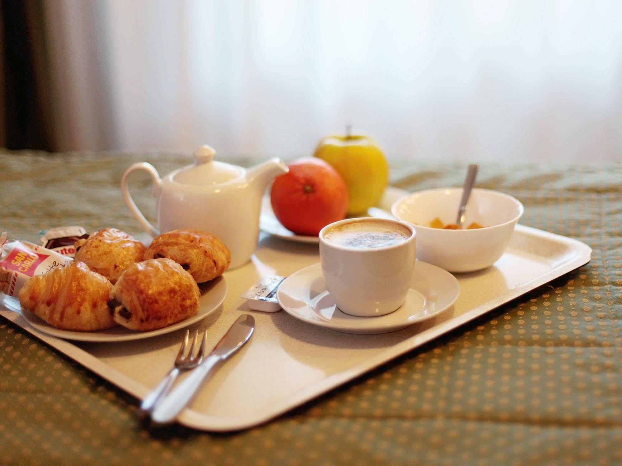 Hotel Arco Romana Милано Екстериор снимка