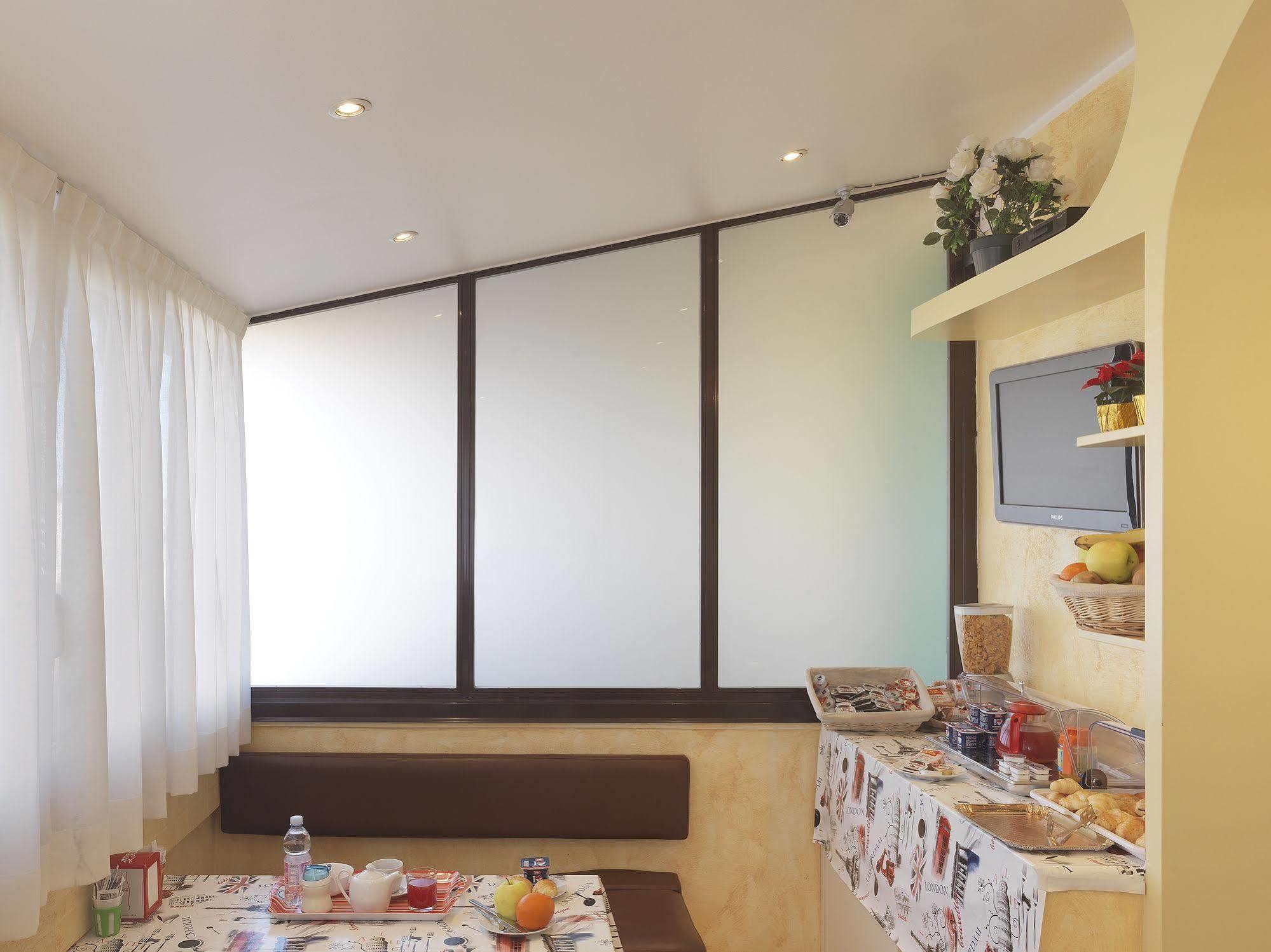 Hotel Arco Romana Милано Екстериор снимка